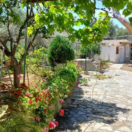 Pantheo Feriehus Stoúpa