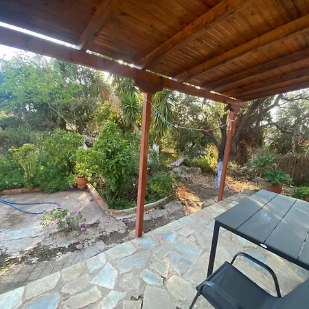 Pantheo Feriehus Stoúpa